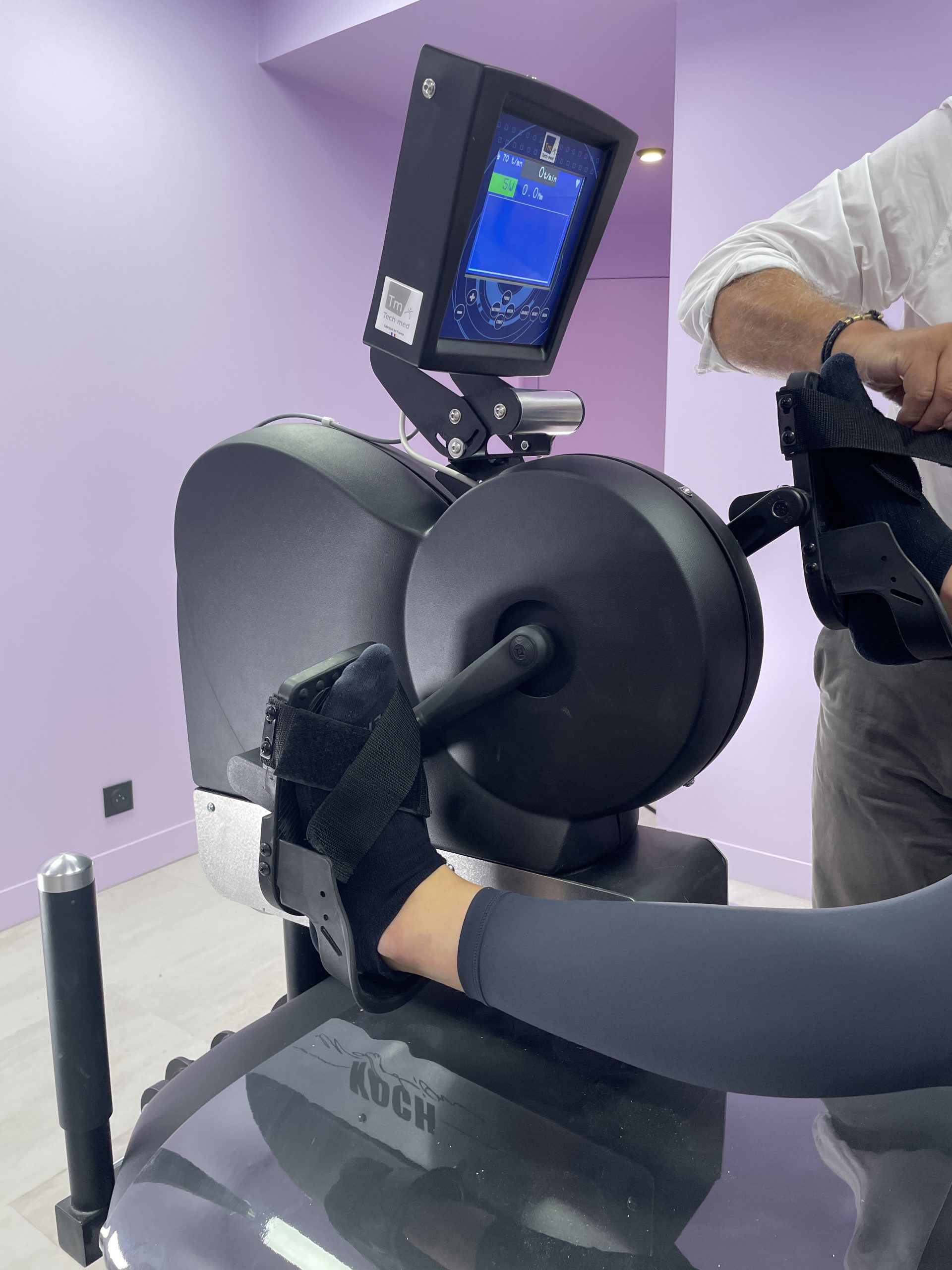 Ergomètre du divan ergométrique d'échocardiographie permettant de réaliser des tests à efforts.